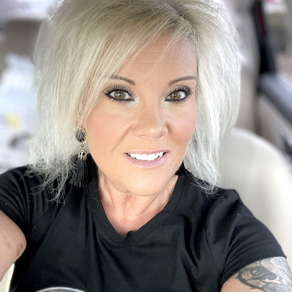 Meet your Posher, Angie